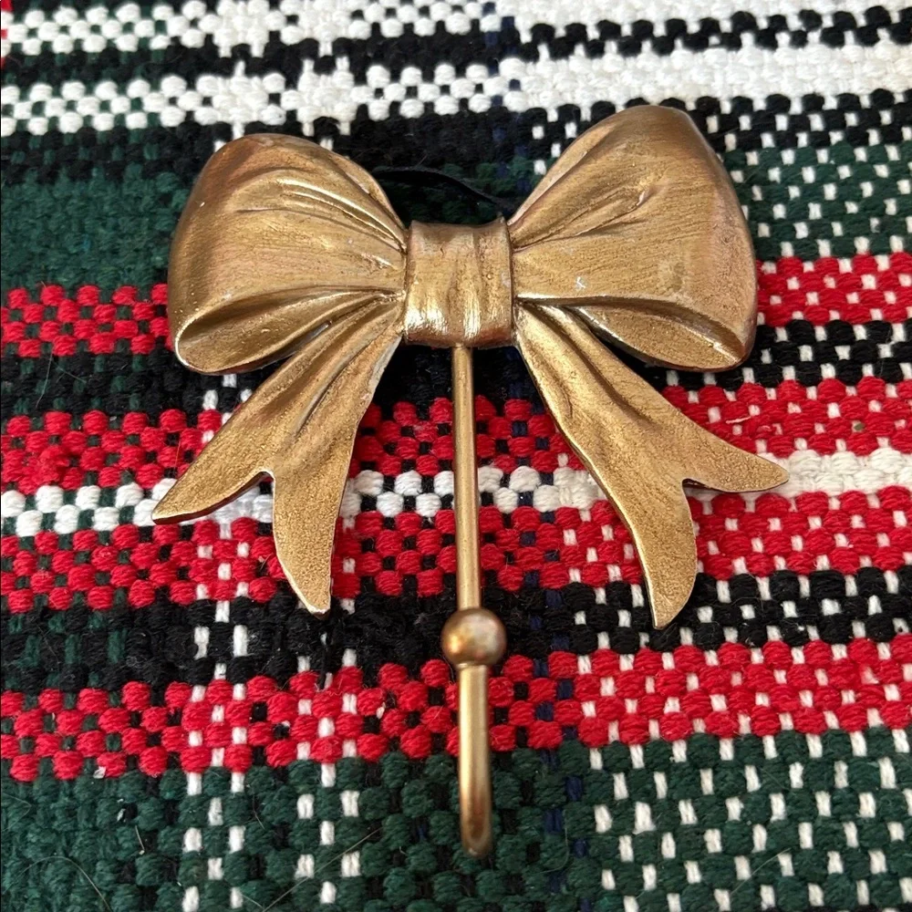 🎀🆕Gold Bow Wall Hooks, Bundle Of 2
